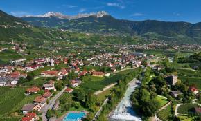 Luftaufnahme: Algund, Südtirol