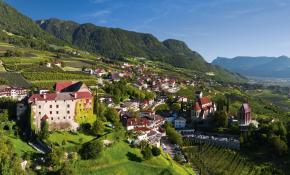 Luftaufnahme: Schloss Schenna, Südtirol