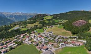 Luftbild: Voeran oberhalb von Meran